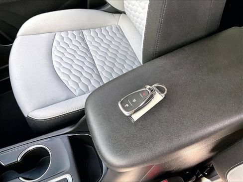 Used 2018 Chevrolet Equinox LS AWD/4WD image 29