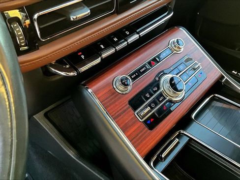 Used 2023 Lincoln Aviator Grand Touring w/ Class IV Trailer Tow Package image 18