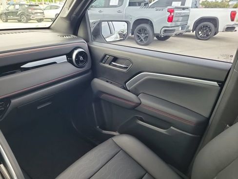Used 2023 Chevrolet Colorado Z71 w/ Z71 Convenience Package 2 AWD/4WD image 12