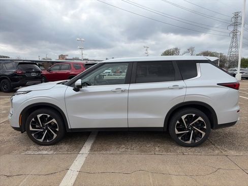 Used 2024 Mitsubishi Outlander SE image 4