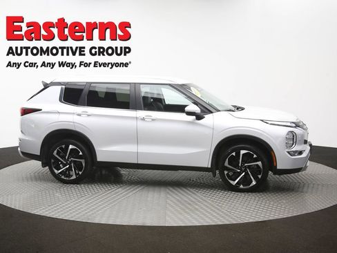 Used 2024 Mitsubishi Outlander SE AWD/4WD image 45