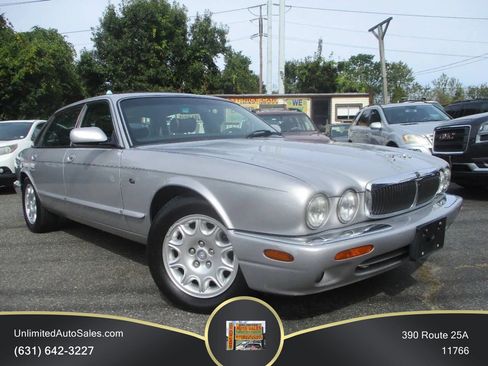 Used 2001 Jaguar XJ8 RWD image 2