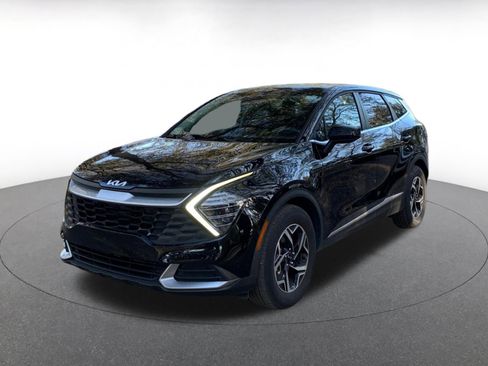 Used 2025 Kia Sportage LX image 3