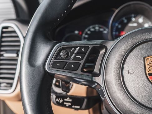Used 2023 Porsche Cayenne image 19