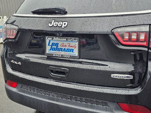 Used 2017 Jeep Compass Latitude w/ Popular Equipment Group AWD/4WD image 15