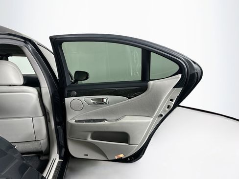 Used 2011 Lexus LS 460 image 32