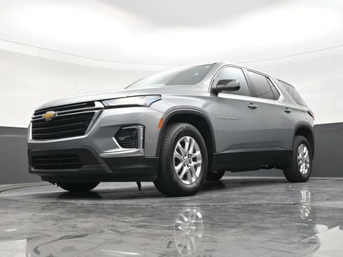 Used 2023 Chevrolet Traverse LS FWD image 19