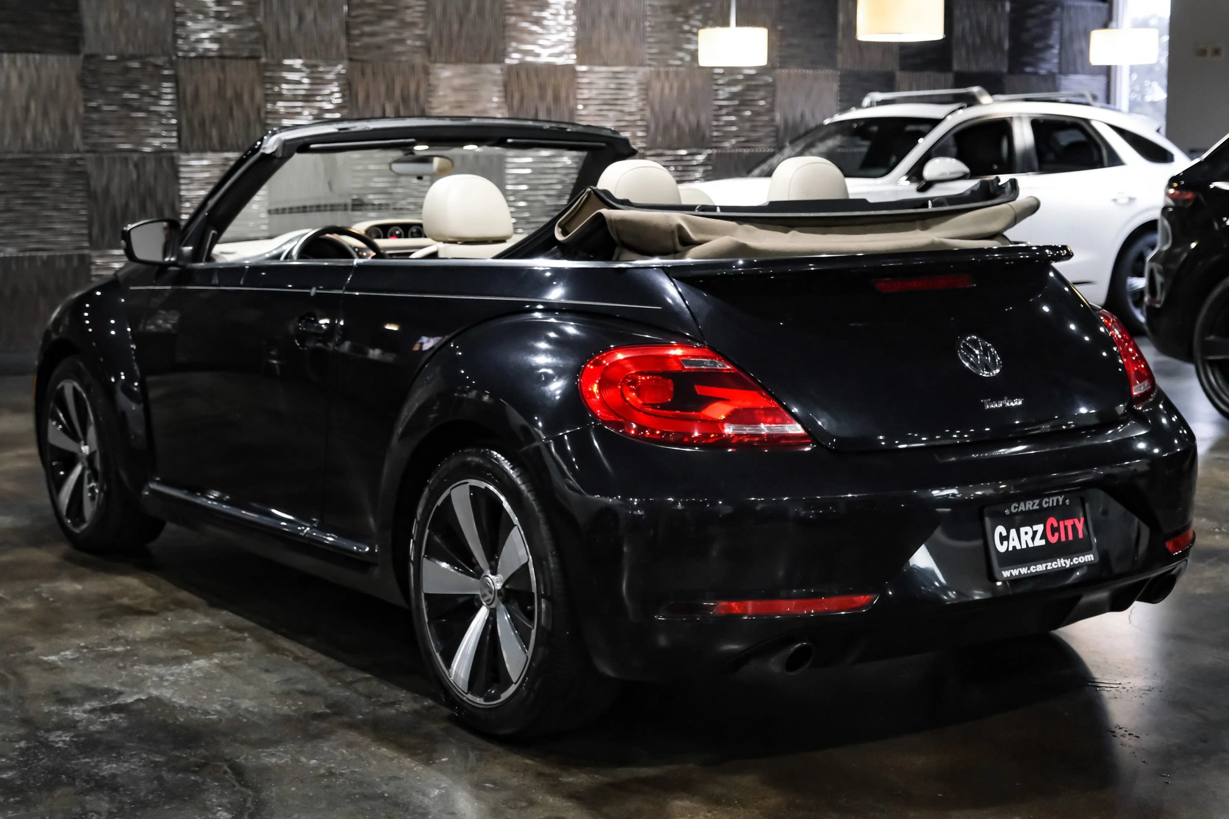 Used 2013 Volkswagen Beetle 2.0T FWD image 15