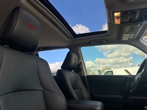 Used 2021 Toyota 4Runner Venture w/ Moonroof Package AWD/4WD image 18