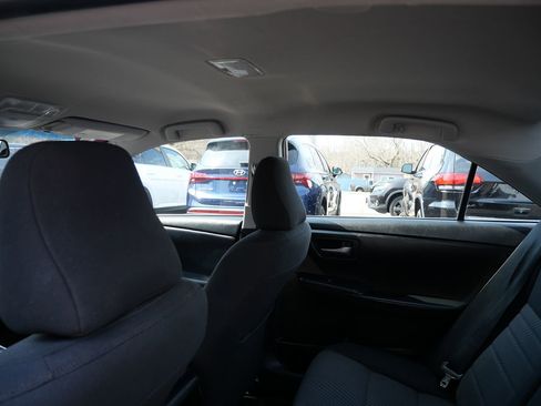 Used 2017 Toyota Camry LE image 20