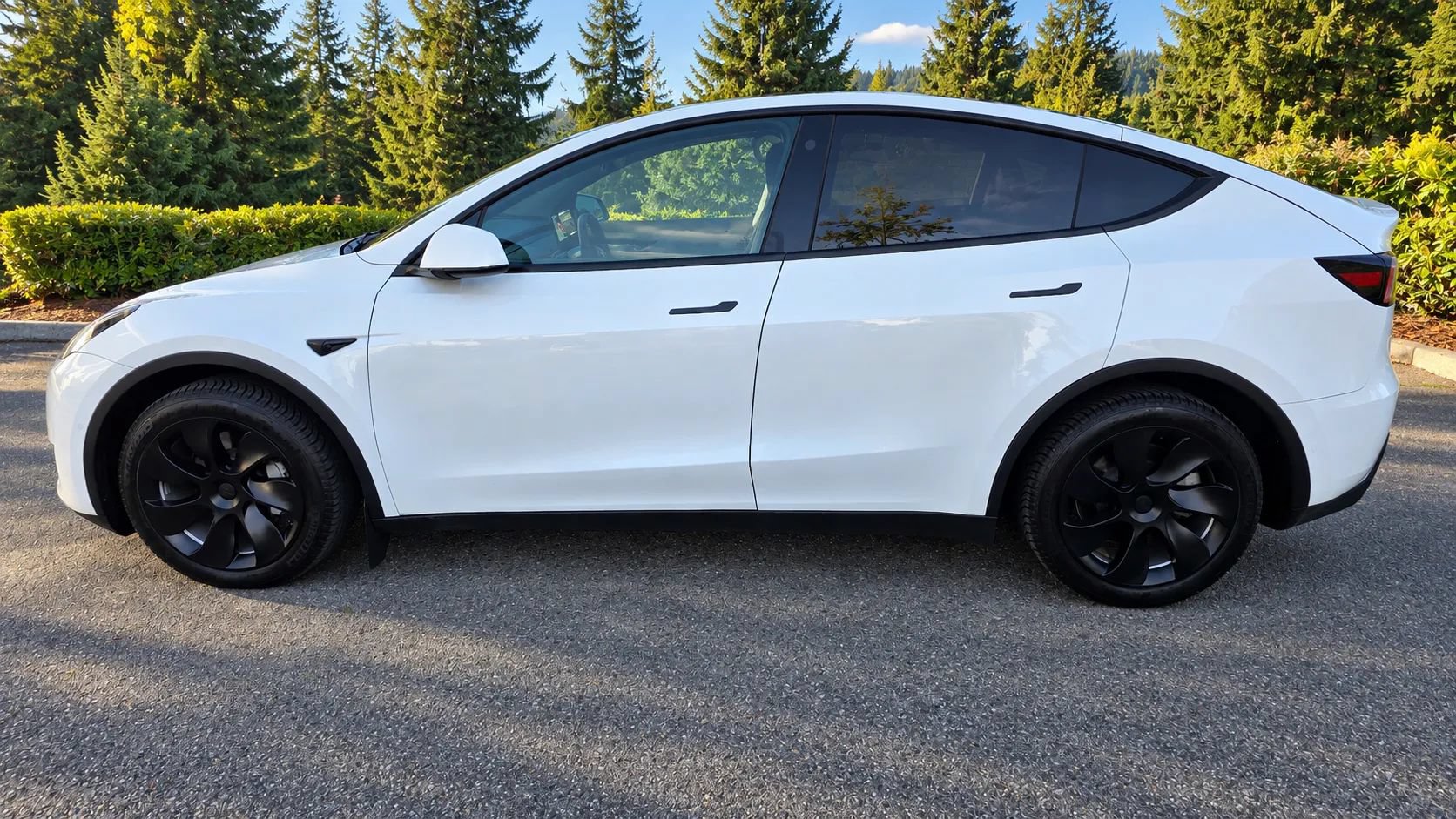 Used 2022 Tesla Model Y Long Range AWD/4WD image 8