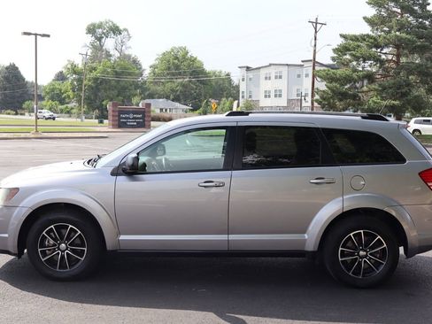 Used 2017 Dodge Journey SE w/ Flexible Seating Group image 9