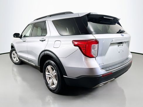 Used 2022 Ford Explorer XLT w/ Equipment Group 202A image 5