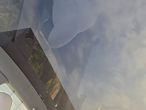 Used 2025 Tesla Model Y Long Range image 18