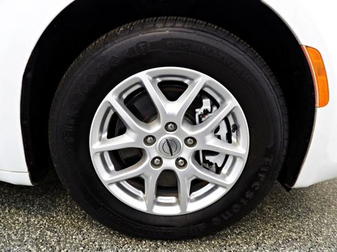 Used 2021 Chrysler Voyager LX FWD image 20