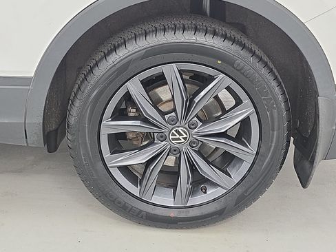 Certified 2023 Volkswagen Tiguan SE w/ Panoramic Sunroof Package AWD/4WD image 33