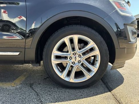Used 2017 Ford Explorer XLT w/ Equipment Group 202A AWD/4WD image 15