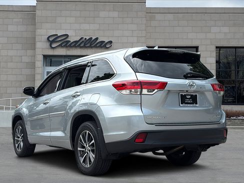 Used 2018 Toyota Highlander XLE AWD/4WD image 4