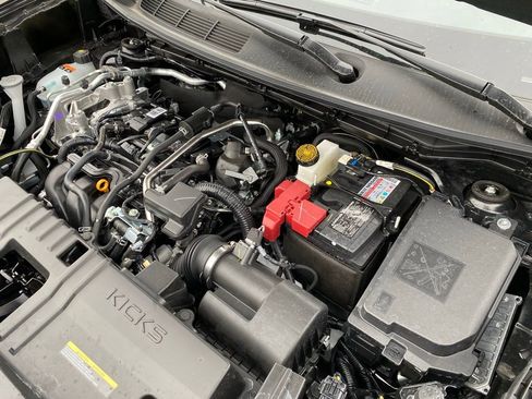 New 2025 Nissan Kicks SR image 31