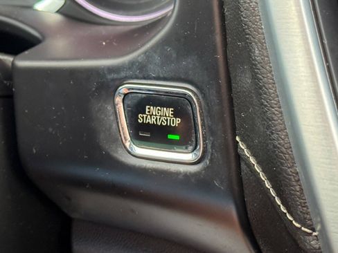 Used 2018 GMC Acadia SLE AWD/4WD image 30