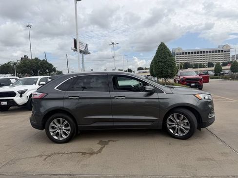 Used 2019 Ford Edge Titanium w/ Cold Weather Package FWD image 4