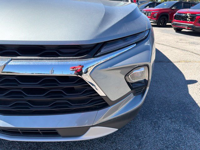 New 2026 Chevrolet Blazer LT w/ LPO, Black Sport Package FWD image 9