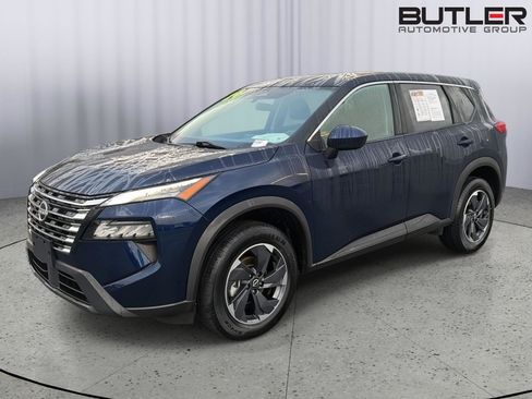 Used 2024 Nissan Rogue SV FWD image 2