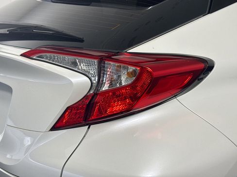 Used 2019 Toyota C-HR LE FWD image 31