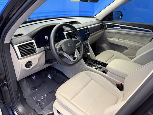 Used 2023 Volkswagen Atlas SE w/ Panoramic Sunroof Package AWD/4WD image 11