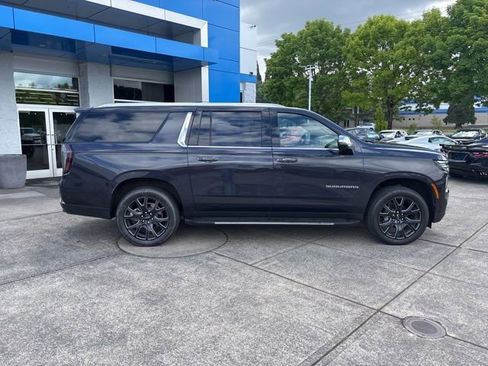 Used 2025 Chevrolet Suburban Premier AWD/4WD image 9