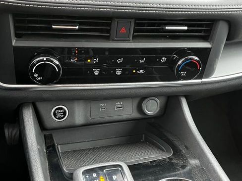 Used 2023 Nissan Rogue S image 25