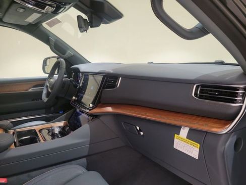 Used 2022 Jeep Grand Wagoneer Series II w/ Flexible Seating Group image 13