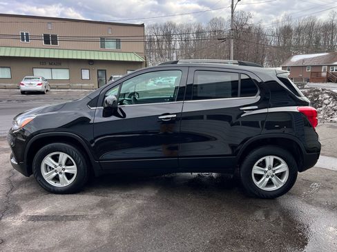 Used 2019 Chevrolet Trax LT w/ LT Convenience Package image 4