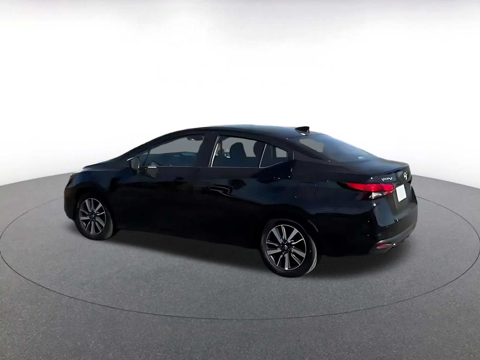 Used 2025 Nissan Versa SV FWD image 2