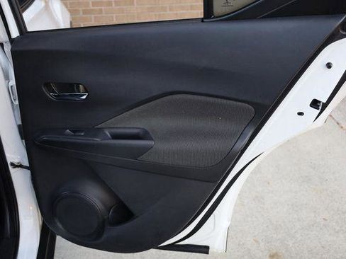 Used 2019 Nissan Kicks SV FWD image 19
