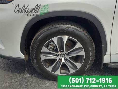 Certified 2025 Toyota Highlander XLE AWD/4WD image 9