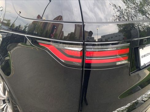 Certified 2025 Land Rover Discovery Dynamic SE AWD/4WD image 28
