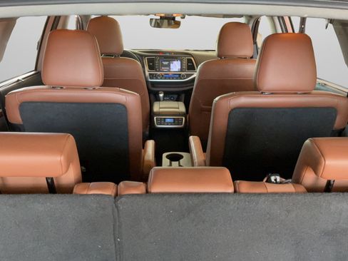 Used 2019 Toyota Highlander Limited Platinum FWD image 37
