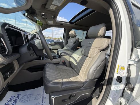 Used 2025 Ford F450 Platinum w/ FX4 Off-Road Package AWD/4WD image 12