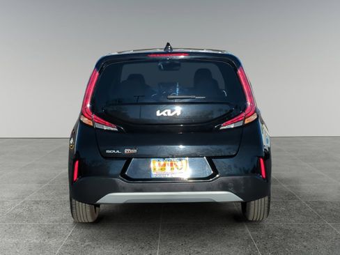 Used 2023 Kia Soul LX w/ LX Technology Package image 4