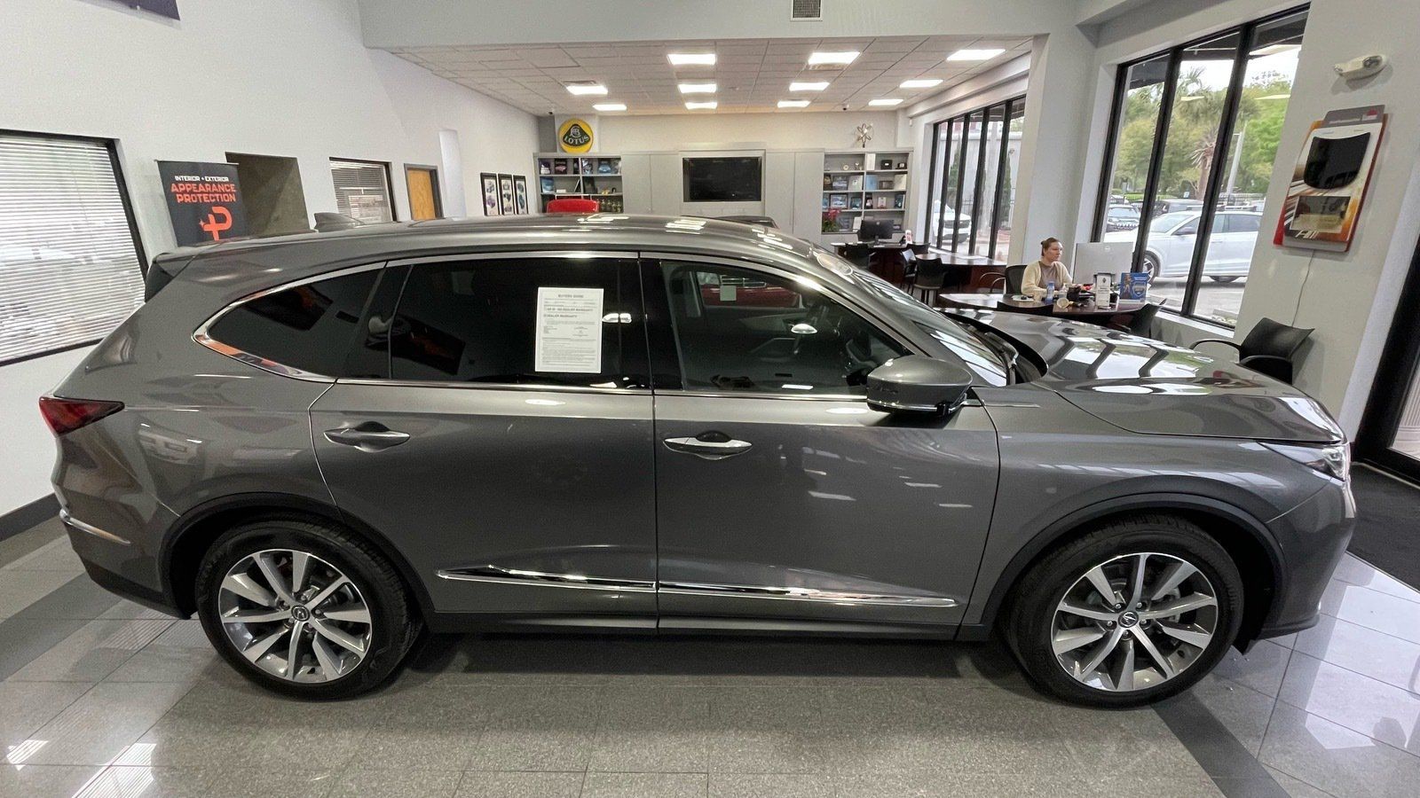 Used 2025 Acura MDX w/ Technology Package FWD image 5