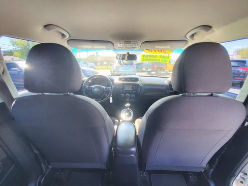 Used 2016 Kia Soul w/ Option Group 020 FWD image 11