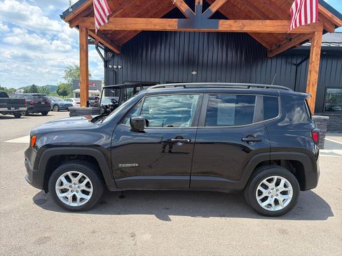 Used 2018 Jeep Renegade Latitude w/ Safety & Security Group AWD/4WD image 24