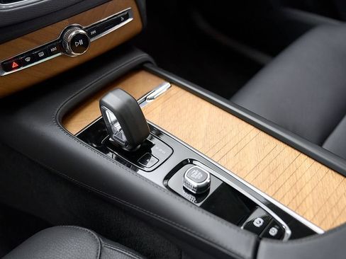 Certified 2023 Volvo XC90 B6 Plus w/ Protection Package AWD/4WD image 17