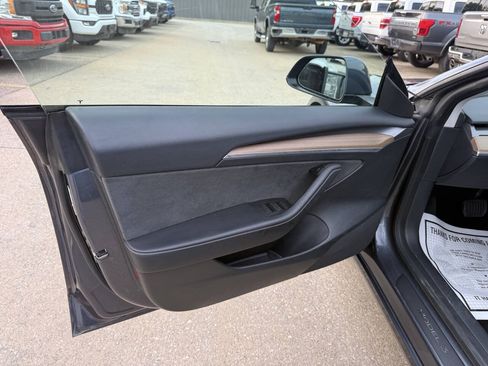 Used 2023 Tesla Model 3 Standard Range RWD image 8