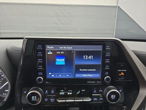 Used 2021 Toyota Highlander XLE image 32