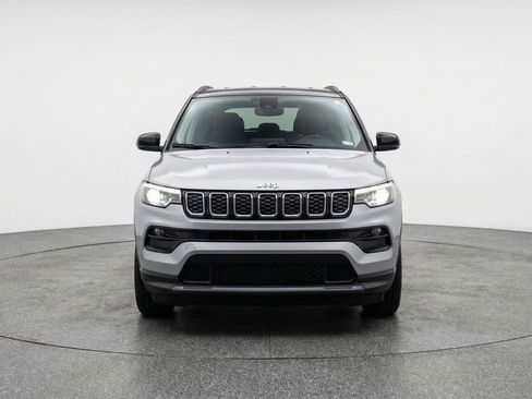 Used 2025 Jeep Compass Limited AWD/4WD image 2
