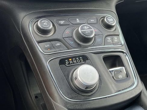 Used 2015 Chrysler 200 S w/ Comfort Group FWD image 25