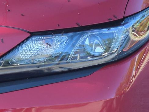 Used 2021 Toyota Camry SE FWD image 9