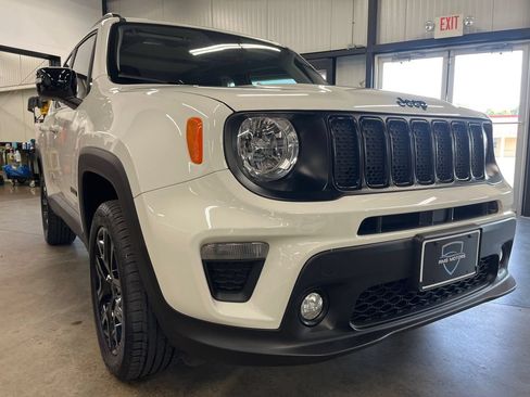 Used 2023 Jeep Renegade Altitude w/ Sun/Sound Group AWD/4WD image 19
